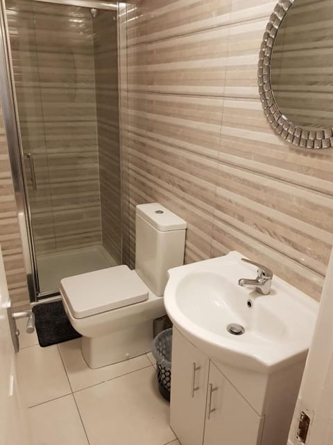 Deluxe Double Room (Room 5) | Pillowtop beds, desk, free WiFi, bed sheets