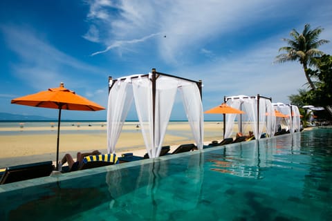 Outdoor pool, pool umbrellas, sun loungers
