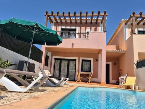 End Villa with private pool and sunny patio