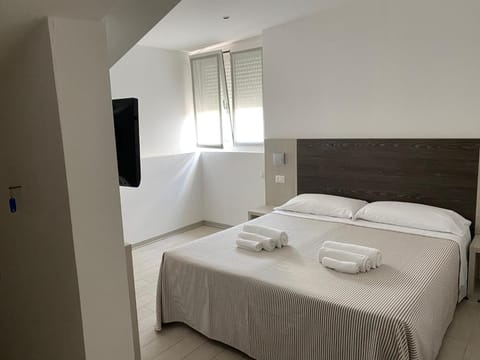 Minibar, in-room safe, desk, free WiFi