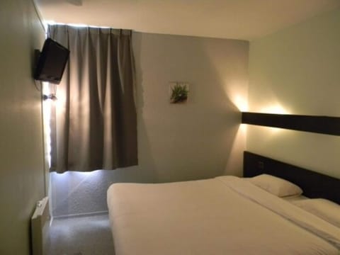 Double Room | Blackout drapes, soundproofing, free WiFi, bed sheets