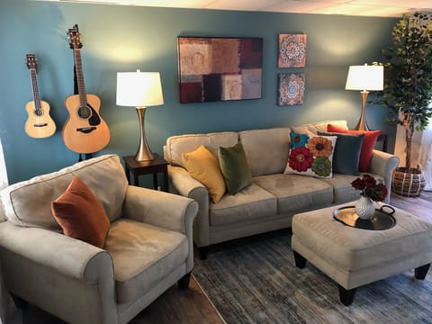 Arizona room with 43 inch TV and twin  fold out bed