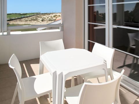 Table, Building, Furniture, Property, Chair, Sky, Interior Design, Wood, Architecture, Window