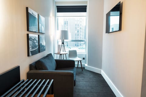 Pillowtop beds, in-room safe, desk, blackout drapes