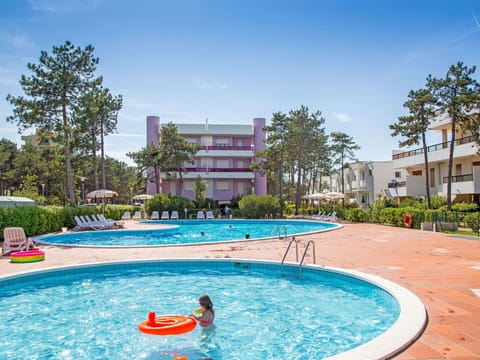 Swimming Pool, Leisure, Leisure Centre, Property, Resort, Town, Vacation, Resort Town, Water, Real Estate