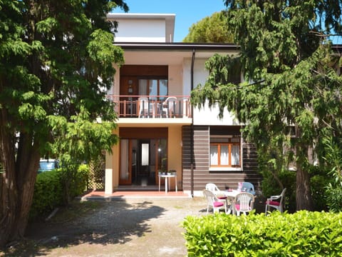 Property, House, Home, Building, Real Estate, Residential Area, Estate, Architecture, Facade, Neighbourhood