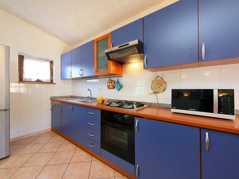 Countertop, Room, Property, Kitchen, Cabinetry, Furniture, Building, Interior Design, House, Real Estate