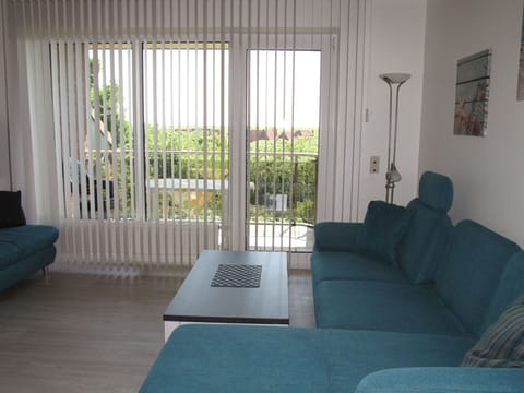 Cloud, Water, Sky, Property, Plant, Swimming Pool, Building, Window, Azure, Blue