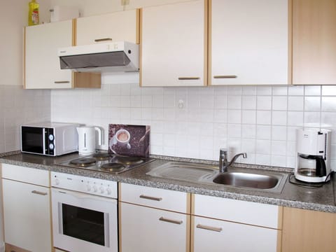 Countertop, Room, Cabinetry, Kitchen, Property, Furniture, Tile, Kitchen Stove, Interior Design, Building