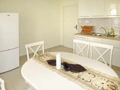 Room, Bedroom, Furniture, Bed, Property, Interior Design, Wall, Floor, Building, House