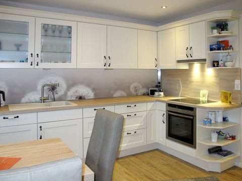 Room, Furniture, Kitchen, Cabinetry, Property, Countertop, Interior Design, Building, Floor, Major Appliance