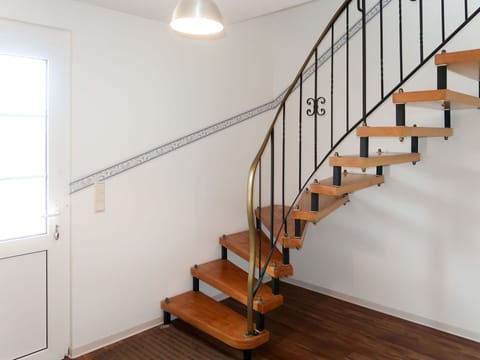 Property, Building, Stairs, Wood, Window, Interior Design, Lighting, Flooring, Floor