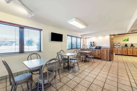 Free daily full breakfast