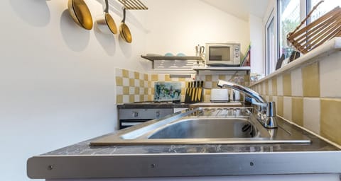 Shell Cottage - 2 Bedroom Holiday Home - Tenby (261)