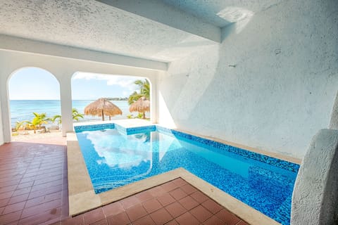 La Iguana oceanfront pool - La Iguana condo 6, 1 Bedroom, Akumal Mexico vacation rental
