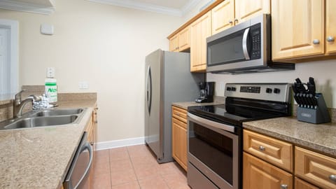 Fully equipped kitchen with all stainless steal appliances