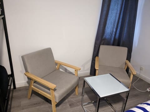 La suite Familiale Enchante 1 | Individually decorated, individually furnished, desk, laptop workspace