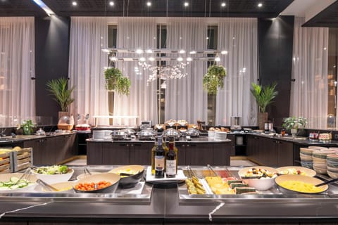 Daily buffet breakfast for a fee