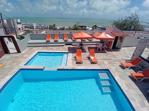 2 outdoor pools
