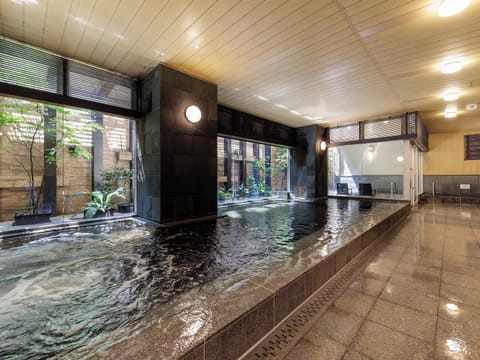 Indoor spa tub