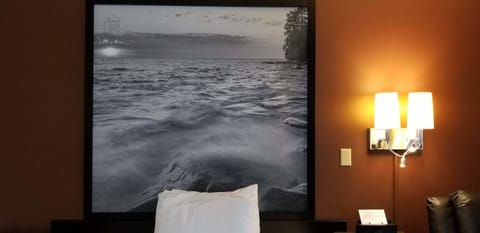 Standard Room, 1 Queen Bed | Desk, laptop workspace, iron/ironing board, free cribs/infant beds