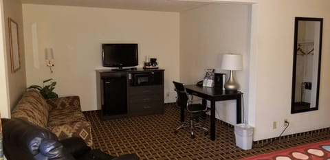 Studio Suite, 1 King Bed, Non Smoking | Desk, laptop workspace, iron/ironing board, free cribs/infant beds