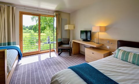 Twin Room | Premium bedding, in-room safe, desk, free WiFi