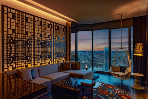 Premium bedding, pillowtop beds, minibar, in-room safe