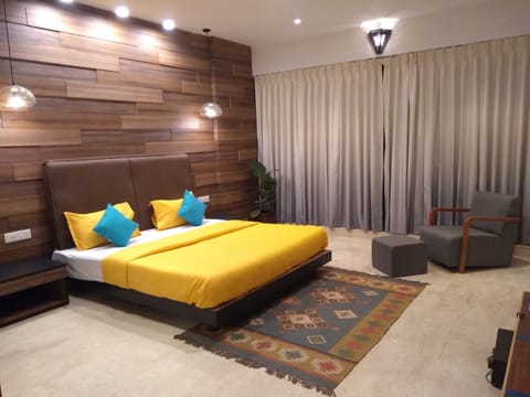 3 BHK Luxury Serviced Apartment | 3 bedrooms, free WiFi