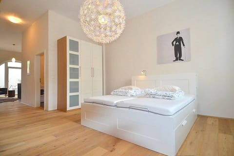 Apartment | 1 bedroom, desk, iron/ironing board, travel crib