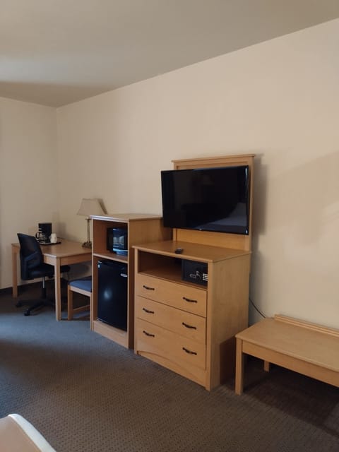 Room, Accessible | In-room safe, individually decorated, individually furnished, desk