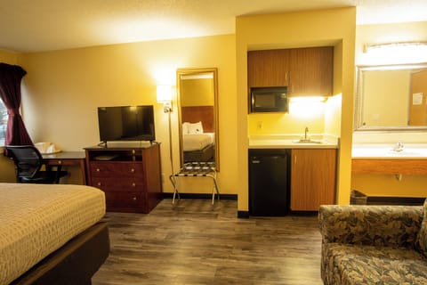 Room, 1 King Bed, Non Smoking | Desk, blackout drapes, free WiFi, bed sheets