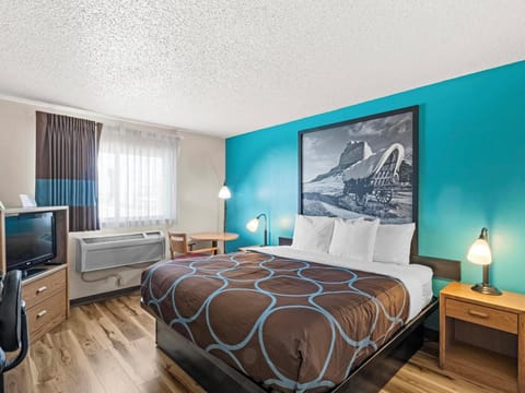 Room, 1 King Bed, Mobility Accessible, Non Smoking (Bathtub W/grab Bars) | 1 bedroom, desk, blackout drapes, free WiFi