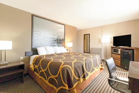 Suite, 1 King Bed, Non Smoking | Iron/ironing board, free WiFi