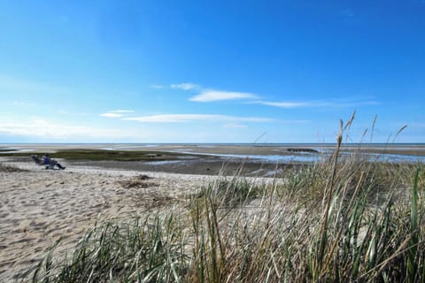 Neighborhood Beach home is a walk to