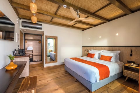 Lux Suite with Outdoor Jacuzzi | Minibar, in-room safe, desk, blackout drapes