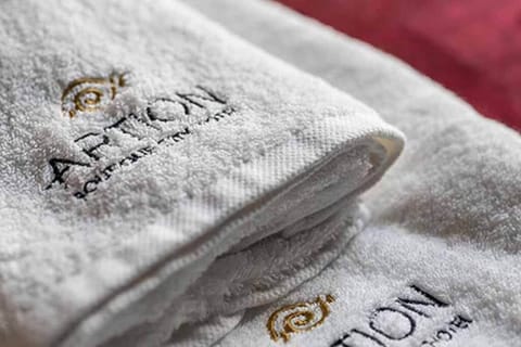 Shower, rainfall showerhead, free toiletries, hair dryer