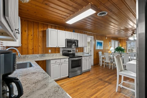 Fully Equipped Kitchen & Dining Area