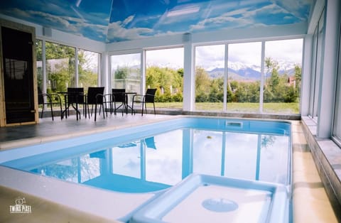 Indoor pool, 2 outdoor pools