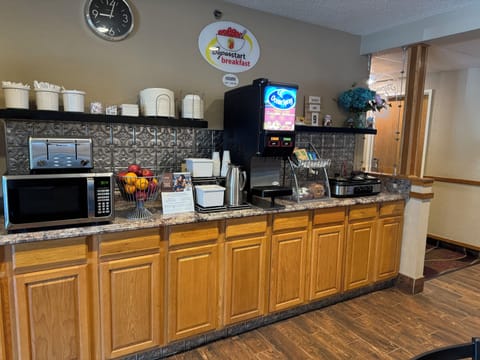 Free daily continental breakfast