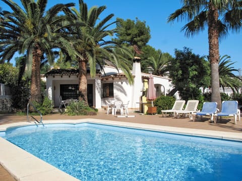 Water, Sky, Plant, Property, Swimming Pool, Tree, Azure, Nature, Building, Shade