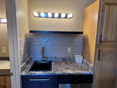 Room, 1 King Bed, Non Smoking (Efficiency) | Living area | TV