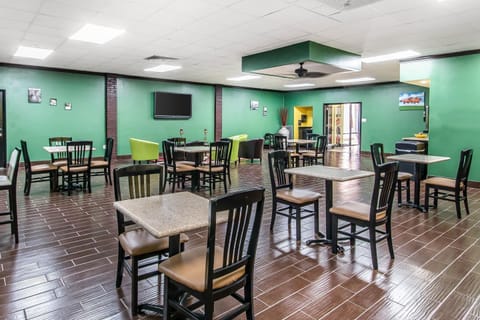 Free daily self-serve breakfast