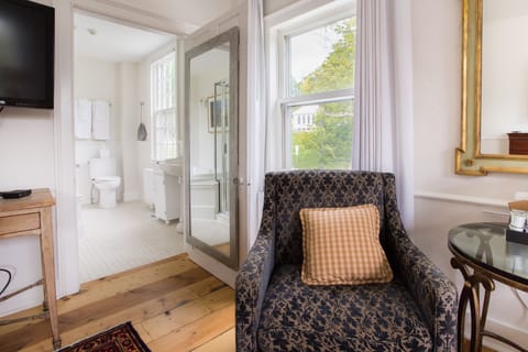 Room 2 | Living area | 42-inch flat-screen TV with cable channels, TV