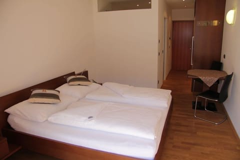 Double Room | Hypo-allergenic bedding, soundproofing, free WiFi, bed sheets