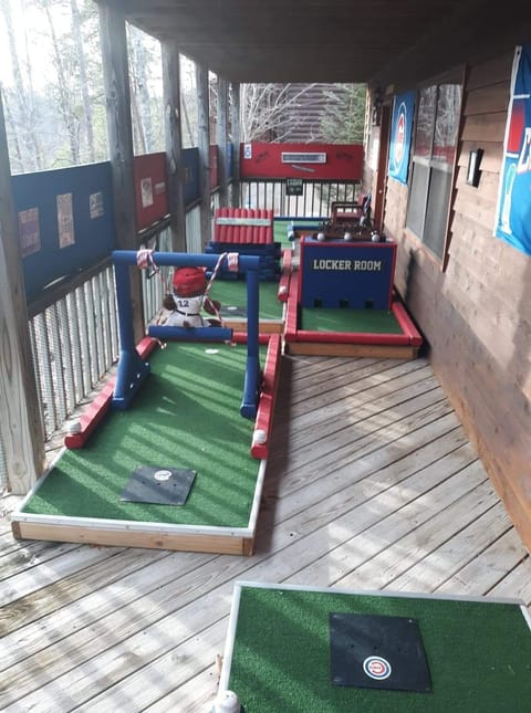5 hole putt putt course