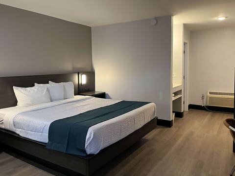 Egyptian cotton sheets, premium bedding, WiFi (free), bed sheets