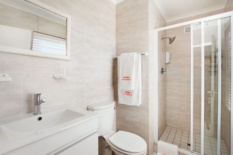 Self Catering - 3 Bedroom | Bathroom | Rainfall showerhead, free toiletries, towels, soap