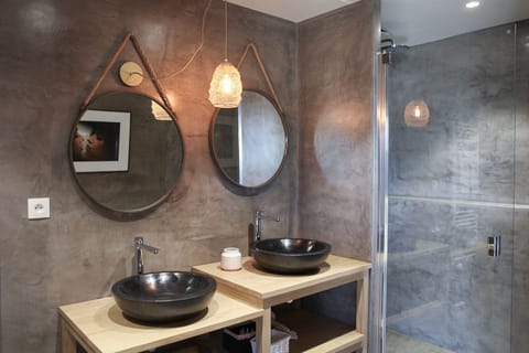 Double Room (Marguerite) | Bathroom sink