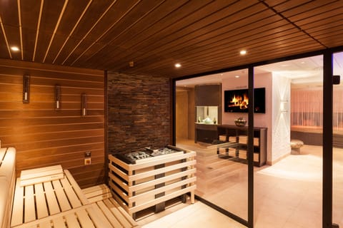 Body treatments, facials, 2 treatment rooms, massages